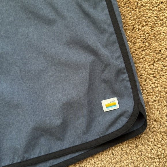 Vuori Banks Men's 7.5" Inseam Azure Blue Linen Texture Athletic Gym Shorts - Picture 6 of 9